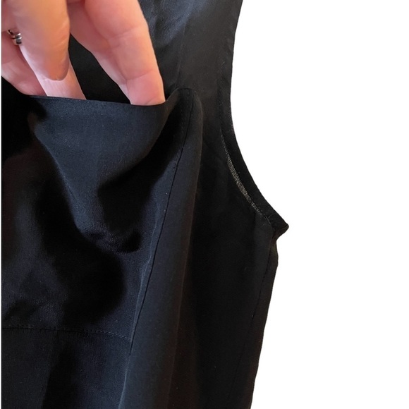 Club Monaco 100% Silk Sleeveless Blouse - Picture 4 of 6